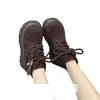 Botas femininas de camurça estilo Martin, novas outono/inverno 2026, versáteis, com sola grossa, leves, antiderrapantes, forradas com pelúcia, botas curtas que aumentam a altura para pessoas baixinhas