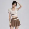 Conjunto Esportivo de Duas Peças com Decote U, Mangas Curtas Color Block, Saia Plissada de Cintura Alta Anti-Exposição, Conjunto de Treino Rápido para Pilates Indoor