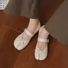 Sapatos Mary Jane de Couro de Ovelha Lavado Personalizados com Dedos Divididos 2026 Salto Baixo Grosso Bico Arredondado Laço Couro Genuíno Tira Única Sapatos Femininos