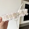 Pinza de Resorte con Lazo de Pedrería y Encaje Plisado Estilo Francés Pinza Elegante y Suave para Cola de Caballo Accesorio para el Cabello para Mujeres en la Parte Posterior de la Cabeza