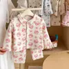 Nuevo conjunto de pijama de lana y seda para niños de otoño e invierno, ropa para el hogar para niños mayores, conjunto de dos piezas de cárdigan estampado para niñas, conjunto para niños