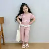 Conjunto de Verano para Niña 2026 Nuevo Elegante Camiseta de Manga Corta con Retazos de Encaje y Conjunto de Pantalones Rectos