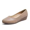 Sapato de Trabalho Branco com Guindaste de Almofada, Sola Antiderrapante Macia, Salto Cuña, Bico Redondo, Rasteirinha Confortável de Corte Baixo, Sapatos de Mãe, Sapatos para Todas as Estações, Meia-idade e Idosos
