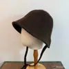 Chapéu de Pescador de Tricô com Tira Fina Estilo Coreano para Mulheres no Outono e Inverno Chapéu de Lã Quente com Proteção para Orelhas e Fenda Traseira Chapéu Balde