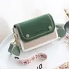 Bolso de Hombro Único con Botones Cosidos y Correas Dobles Anchas y Estrechas, Bolso para Mujer con un Elegante Diseño Cuadrado Pequeño, Bolso Cruzado de PU Mate, Lujo Ligero 2025