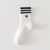 Calcetines de mujer otoño e invierno sin costuras Blanco y negro media pantorrilla calcetines de mujer modernos a rayas calcetines de algodón combinables para mujer nuevo amor medias de mujer