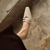 Camada externa pele de ovelha pegada à mão bico fino rebite Mary Jane sapatos de salto único Couro total por dentro e por fora mocassins trançados de uma tira sapatos femininos