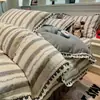 Juego de colcha y faldón de cama jacquard teñido en hilo de cuatro piezas con bordado de encaje, juego de ropa de cama floral fresco y delicado de cuatro piezas