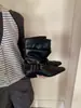Botas de Cano Curto Retro com Salto Grosso Plissadas, Bico Quadrado e Fivela de Cinto - Novo Estilo Outono 2026