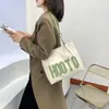 Bolsa grande popular para mujer 2023 otoño e invierno Nueva bolsa de mano con letras versátil gran capacidad Bolso de hombro para clase de estudiante universitario