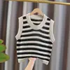Camisole de Tricô Listrada para Mulheres Plus Size, Roupa de Verão Feminina, Design Solto com Recortes, Top Camiseta Sem Mangas