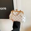 Bolso Pequeño Casual para Mujer 2024 Nuevo Artístico Estilo Occidental para Niña Dulce Fresco de Mano Cruzado Concha Trendy