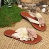 Sandalias de chancla nuevas, suaves y cómodas para mujer, con diseño floral tridimensional, zapatos planos para mujer, sandalias de verano, sandalias de chancla ligeras