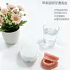 Caixa de Imersão Dental Peça Única em Formato de Maçã com Filtro, Caixa Plástica Pendurável para Dentadura, Caixa Completa para Armazenamento e Limpeza de Dentaduras