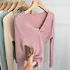 Camiseta base sexy de cuello en V OEM para mujer, nuevo estilo otoño e invierno 2026, suéter de punto trenzado estilo europeo, corte ajustado