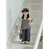Ropa para bebés niñas, suéter de moda estilo coreano de lunares, chaleco, camisa de algodón y lino, conjunto de tres piezas gris para niños para salir