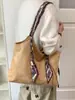 Bolsa de axila de gran capacidad para mujer, nueva colección otoño 2026, bolso de hombro moderno y elegante, bolsa de mano sencilla para el trabajo y los desplazamientos
