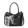 Bolso tejido de nicho de alta gama nuevo para primavera y verano, bolso cubo, bolso tipo empanada, bolso de axila simple y elegante de alta gama para mujer