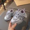 Sapatos para meninos, nova coleção outono 2026, versáteis, casuais, leves, com sola macia, duráveis, respiráveis, para atividades esportivas e de lazer infantis