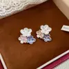 Brincos de pétalas em pintura a óleo degradê estilo férias na praia, frescos e doces, luxo leve, nicho, brincos de alta qualidade