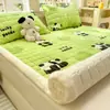 2026 Colchón de Terciopelo de Leche Uso en Casa Cubierta de Cama Cálida Manta Estudiante Dormitorio Esterilla Protector de Cama Individual Regalo Venta al por Mayor