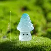 Nuevo producto transfronterizo: figuras de hongos que brillan en la oscuridad, lindos adornos pequeños, accesorios de decoración para manualidades, decoraciones para terrarios de musgo en miniatura y piezas decorativas pequeñas