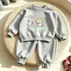 Lindo conjunto de bebé 2026 primavera y otoño para niñas, abrigo elegante de manga larga, pantalones deportivos casuales, conjunto de dos piezas para niños pequeños