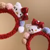 Tiara de Pelúcia Fofa de Gatinho com Laço Vermelho para Mulheres Outono e Inverno Faixa para Lavar o Rosto Headwear de Natal e Ano Novo
