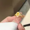 Mismo Estilo que el de la Tienda Dorada, Anillo de Azúcar Glaseado Brillante para Mujer, Color Duradero, Lujo Ligero, Moderno, Sensación de Alta Gama, Joyería de Mano Incrustada con Diamantes al por Mayor