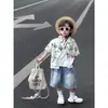 Tops Finos Estilo Praia Infantil 2025, Camisas Largas Estilo Urbano Bonitas, Camisas Florais de Verão para Meninos, Manga Curta Modernas