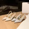 Zapatos de tacón alto para mujer con tacón fino, moda 2026 estilo coreano moderno nuevo modelo, sandalias de lentejuelas con parte trasera descubierta, sandalias elegantes de punta con perlas