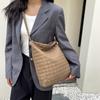 Xadrez indentação grande capacidade 2023 novo plissado cor contrastante simples ombro estilo preguiçoso transversal bolsa tote Bolsa Grande Feminina