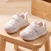 Novos sapatos pré-caminhada para crianças para primavera e outono, sapatos funcionais para bebês que estão aprendendo a andar com solas macias, adequados para meninos e meninas de 1 a 3 anos