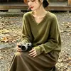 Suéter de punto con cuello en V y cuentas hechas a mano para mujer 2026 Otoño/Invierno Nuevo Holgado Perezoso Lentejuelas Brillo Fino Tejido de Punto Top
