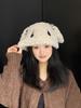 Gorro de felpa cálido y grueso para mujer, estilo japonés, suave y bonito, con orejas de conejo y ojos largos, para otoño e invierno.