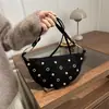 Bolsas Femininas Transfronteiriças Novo Estilo Moda Europeia e Americana Estilo Punk Bolsa de Ombro com Rebites Bolsa Transversal de Comuter Feminina Bolsa Bolinho Tendência