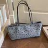 Moderna y versátil nueva bolsa de axila 2026, gran capacidad, diseño de estrella, estilo coreano de otoño, con colgante, bolso de mano y bolso de hombro para el uso diario de mujeres