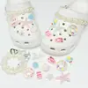 Encantos lindos de dibujos animados para zapatos con varios agujeros, decoraciones versátiles de resina para zapatos, mariposa, burbuja, flor, animales, charms decorativos al por mayor