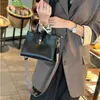 Colección nueva 2026: Bolso de mano retro para mujer de piel genuina, bolso de hombro de gran capacidad, elegante y con estilo, perfecto para el trabajo, disponible en stock