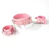 Juguetes sexuales, accesorios SM, conjunto de bondage con lazo de cuero brillante, esposas y tobilleras de restricción, dispositivo de tortura de tres piezas, disponible para entrega