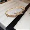 Pulseira de Fivela de Unha com Zircônia Banhada a Ouro Real, Luxo Leve, Alta Qualidade, Pulseira Exquisita, Design de Nicho, Joia Versátil