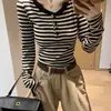 Camiseta de Manga Larga a Rayas de Color Contrastante para Mujer Primavera y Otoño Nueva Sexy Ajustada y Elegante Estilo Corto en un Hombro Camisa Base para Capas