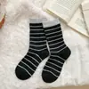 Meias Listradas para Mulheres Outono e Inverno Ins Versátil Tendência Renda Coreana Meia Cano Médio Folgada Meia Fofa Estilo Japonês para Uso ao Ar Livre
