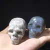 Adorno de calavera de cristal natural, calavera de cristal pulida a partir de piedra en bruto, adorno mineral original, decoración de Halloween