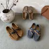 Primavera de 2026 Novo Estilo Bico Redondo Couro Genuíno Solado Macio Laço Casual para Uso Externo Mocassins para Mulheres com Cadarço Interno Solado Plano