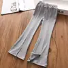 Calça de Seda Gelada para Meninas Verão 2025 Nova Calça Wide-Leg Média e Grande Efeito Emagrecedor Calça Flare com Fenda Calça Anti-Mosquito Infantil para Mulheres