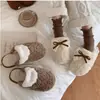 Chinelos de algodão de inverno para mulheres, versão estudante, com laço, sola grossa, antiderrapante, quentes, adequados para casa e uso casual, chinelos versáteis para a família para mulheres