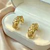 Nuevos aretes de zirconita en forma de estrella de cuatro puntas con forma de diamante, sensación de lujo ligero y alta gama, elegantes y con estilo, clips para orejas en forma de C para mujeres sin perforaciones