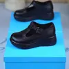 Nuevos Zapatos de Cuero Pequeños Casuales de Estilo Retro para Primavera y Otoño 2026, Punta Redonda, Cuero Suave, Suela Suave, Suela Gruesa, Boca Poco Profunda, para Madres de Mediana Edad y Mayores