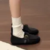 Zapatos de cuero retro de suela gruesa en color marrón para mujer, nueva colección de otoño 2026, perfectos con vestidos, estilo británico, que realzan la altura, mocasines versátiles